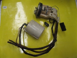 Mercedes Benz - Fuel Pump - 4561